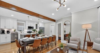 3BR Group Stay Sleeps 12 Near Train Downtown