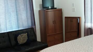 3 chambres, coffres-forts dans les chambres, fer et planche Ă repasser