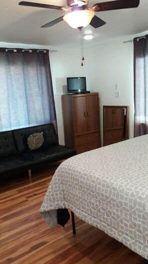 3 bedrooms, in-room safe, iron/ironing board, WiFi