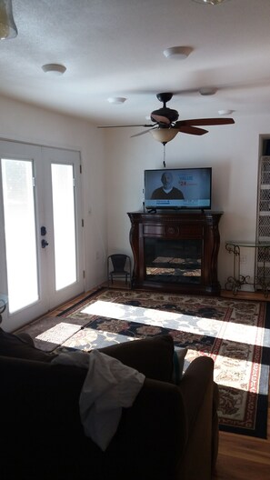 Smart TV, fireplace, DVD player