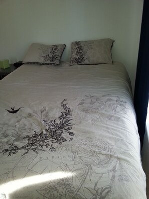 3 bedrooms, in-room safe, iron/ironing board, WiFi