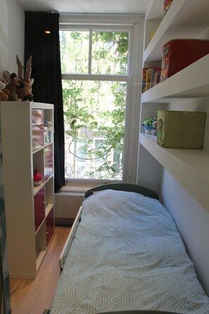 4 bedrooms, iron/ironing board, travel cot, free WiFi