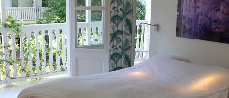 4 bedrooms, iron/ironing board, travel crib, free WiFi