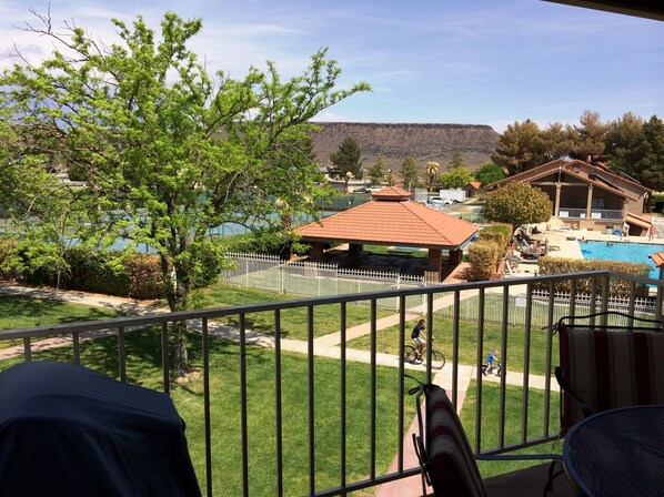 Property grounds - 'Modern Feel! Wonderful Location! And a Great Price, too! (St. George)