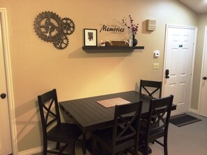 Dining - 'Modern Feel! Wonderful Location! And a Great Price, too! (St. George)