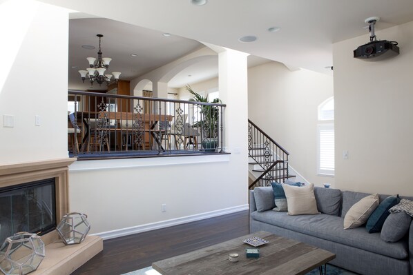 TV, fireplace, DVD player, music library - The perfect luxury beach home! (Hermosa Beach)