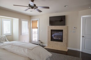 3 bedrooms, iron/ironing board, WiFi, bed sheets - The perfect luxury beach home! (Hermosa Beach)