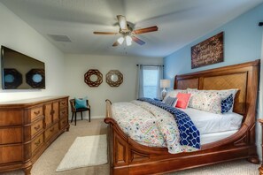 6 bedrooms, desk, iron/ironing board, travel cot