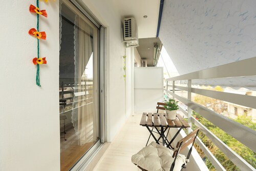Cosy & Bright 2 Bedroom Apartment in Koukaki