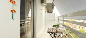 Cosy & Bright 2 Bedroom Apartment in Koukaki