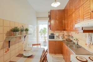 Apartment, 2 Bedrooms | Private kitchen