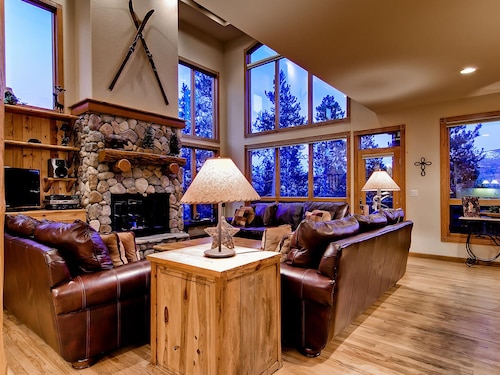 His High Place: Private Hot Tub, Beautiful Views, Ski Area Access, Shuttle