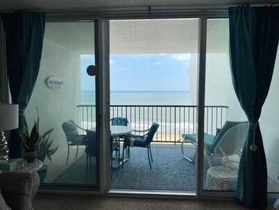 Fabulous One Bedroom Ocean Front , Clean Comfortable , Great Building with Pool 
