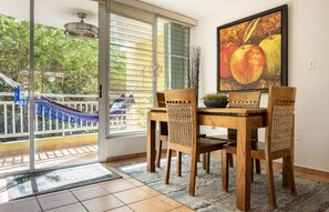 Dining - BEACH RESORT. Walk to beach+Pool+WiFi+AC+free PK (loiza)