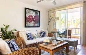 Smart TV, video games, DVD player, books - BEACH RESORT. Walk to beach+Pool+WiFi+AC+free PK (loiza)