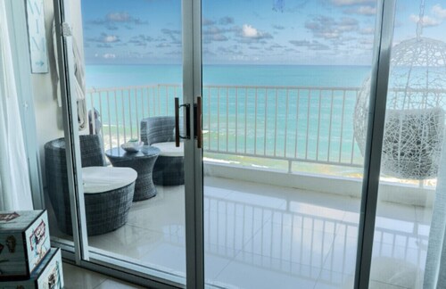 OCEAN VIEW Amazing Immaculate 1-ZIMMER-WOHNUNG MIT MILLIONEN-DOLLAR-ANSICHT!