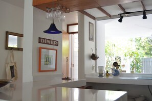 Fridge, microwave, oven, stovetop - 12 steps to Beach, Private pool, Best location, Tank and Plant, WF high. 6 max.
(San Juan)