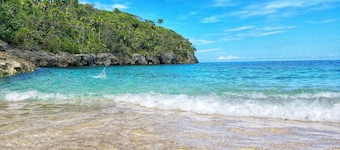 Villa Serenity · 5BR Fully Staffed Oceanview Villa w/ Chef, Pool & Beach Access