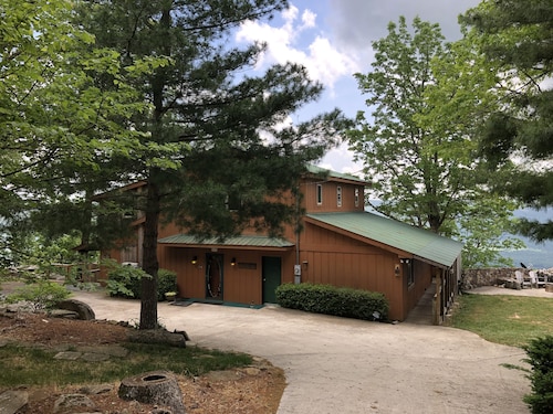 SPECTACULAR MOUNTAIN TOP VIEWS. LOOKOUT MOUNTAIN