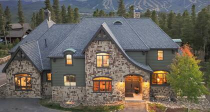 Estate at Baldy Ridge: Amazing View, Huge Hot Tub, Theater, Pool Table, +More