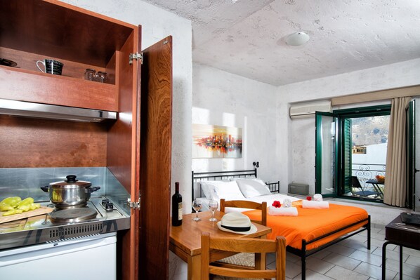 1 bedroom, in-room safe, iron/ironing board, free WiFi