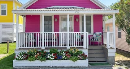 Cutest Cottage on the Beach- FREE WIFI and Laundry Included sleeps 5