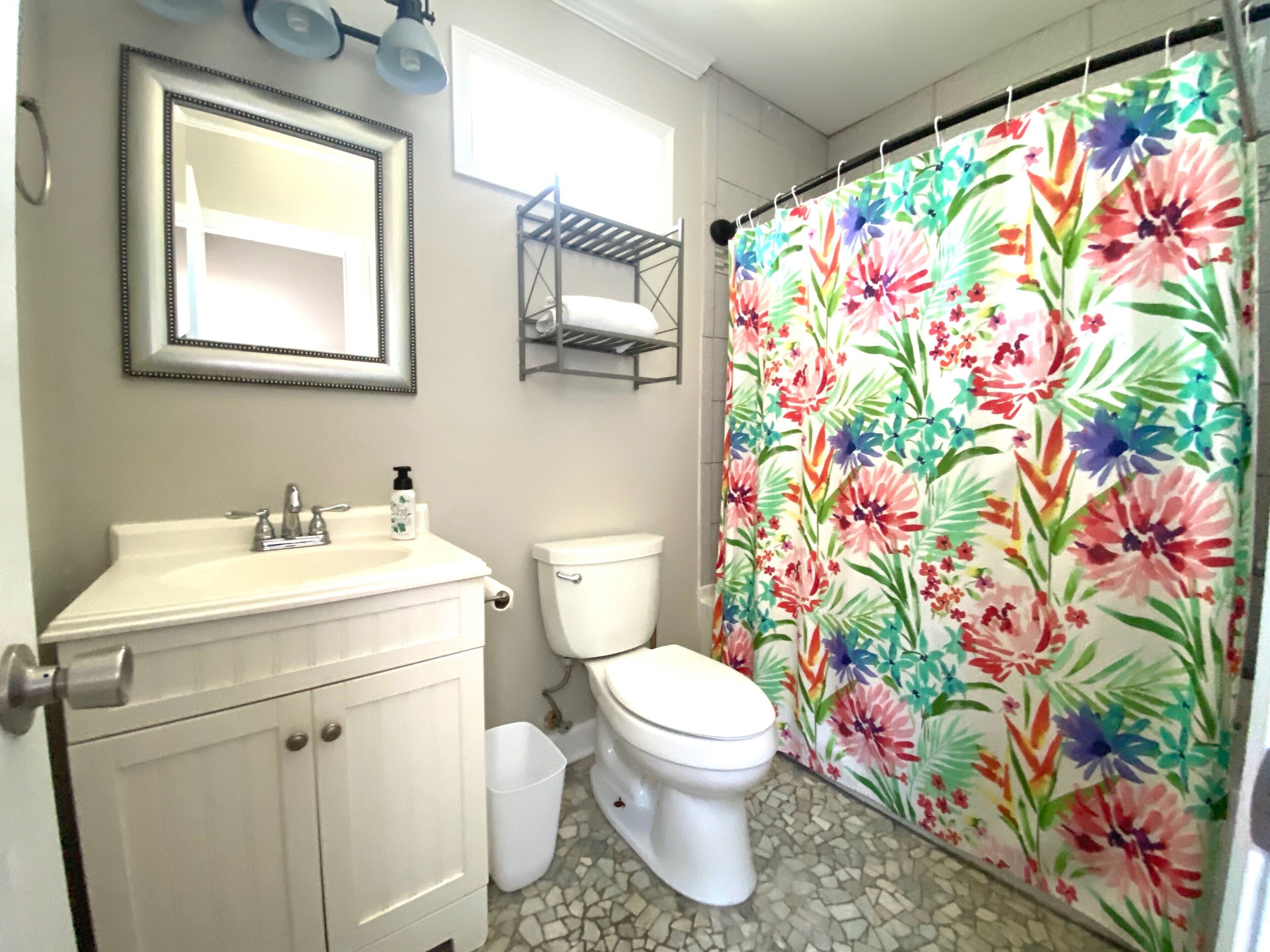 Combined shower/bathtub, hair dryer, towels, toilet paper