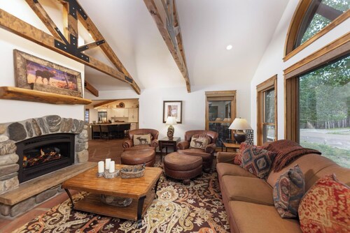 Lodge Ski Hill: Virtuaaliesittely, poreallas, Walk to Peak 8, biljardipöytä, teatteri