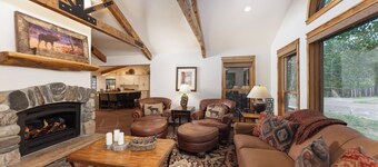 Lodge at Ski Hill: Peak 8 Home w/ Hot Tub, Pool Table, Theater, Gym