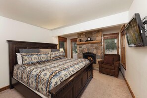 8 bedrooms, iron/ironing board, free WiFi, bed sheets