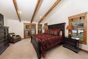 8 bedrooms, iron/ironing board, free WiFi, bed sheets