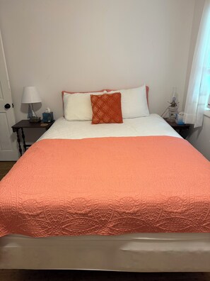 3 bedrooms, iron/ironing board, free WiFi, bed sheets - Lakeview Bungalow with easy walk to Village Fun, Eats, Wine, Craft Beer & Marina (Watkins Glen)