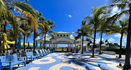 HOLY MOLY SPOT! Super Chill Pool & 5 min walk Beach and Shopping Plaza with ALL!