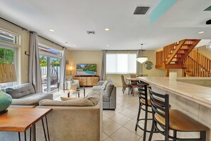 Smart TV, Netflix, DVD player, books