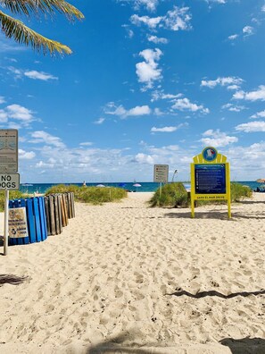 Beach nearby, sun-loungers, beach umbrellas, beach towels