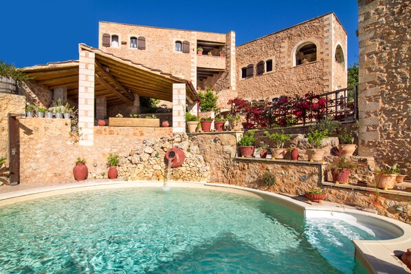 Ulkouima-allas, lämmitetty uima-allas