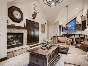 Fernseher, Kamin, Videospiele