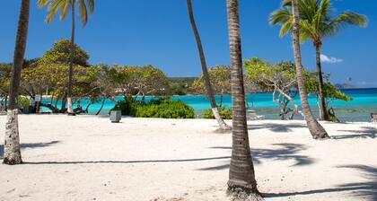 Säästä 20% Sapphire Beach Beautiful Beachfront Villa .. tiskikoneella ja ilmaisella WIFI-yhteydellä