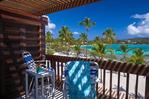 Säästä 20% Sapphire Beach Beautiful Beachfront Villa .. tiskikoneella ja ilmaisella WIFI-yhteydellä 