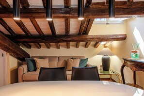 Interior - The Pantheon – Charming apartment with Terrace (Rome)