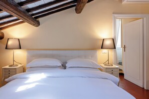 2 bedrooms, memory-foam beds, desk, iron/ironing board - The Pantheon – Charming apartment with Terrace (Rome)