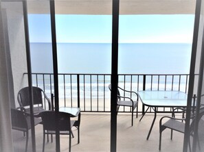 Outdoor dining - Oceanfront_Spacious_View the Sunrise_ Family Friendly & Quiet Building (Myrtle Beach)