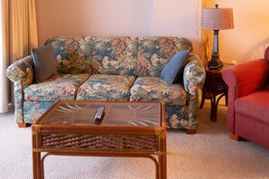 Smart TV, stereo - Oceanfront_Spacious_View the Sunrise_ Family Friendly & Quiet Building (Myrtle Beach)