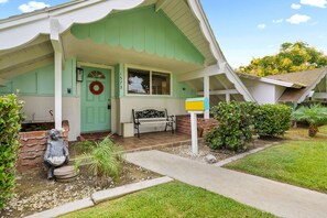 Exterior - Optional Heated Pool,  Remodeled House! Just 2 blocks to Disneyland (Anaheim)