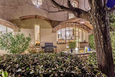 Unique house with air con, wine country, pool 18x5, close Avignon