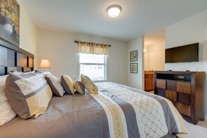 8 多间卧室、熨斗/熨衣板、旅行婴儿床、免费 WiFi