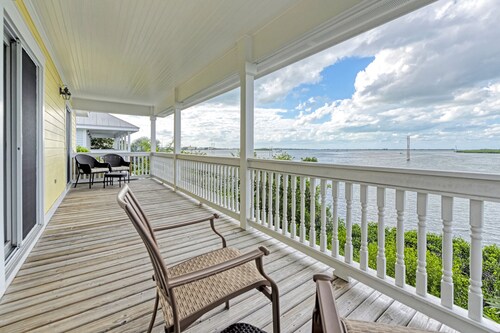 Spacious Waterfront 4 Bedroom Home