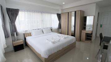 Standard Double Room | Desk, free WiFi, bed sheets