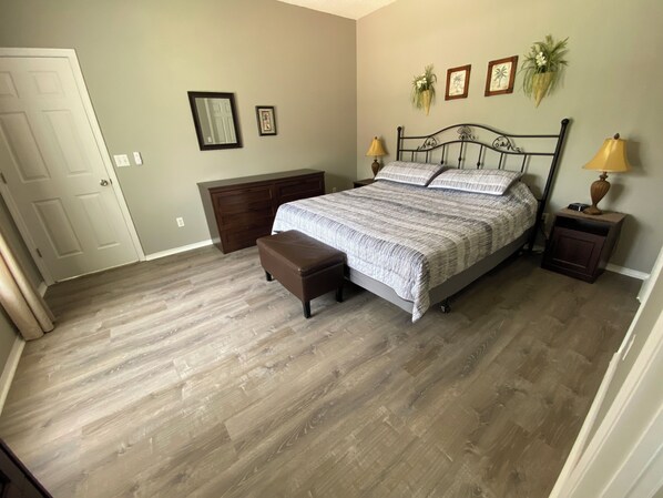 3 bedrooms, in-room safe, iron/ironing board, travel crib