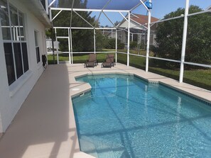 Alberca al aire libre y alberca climatizada